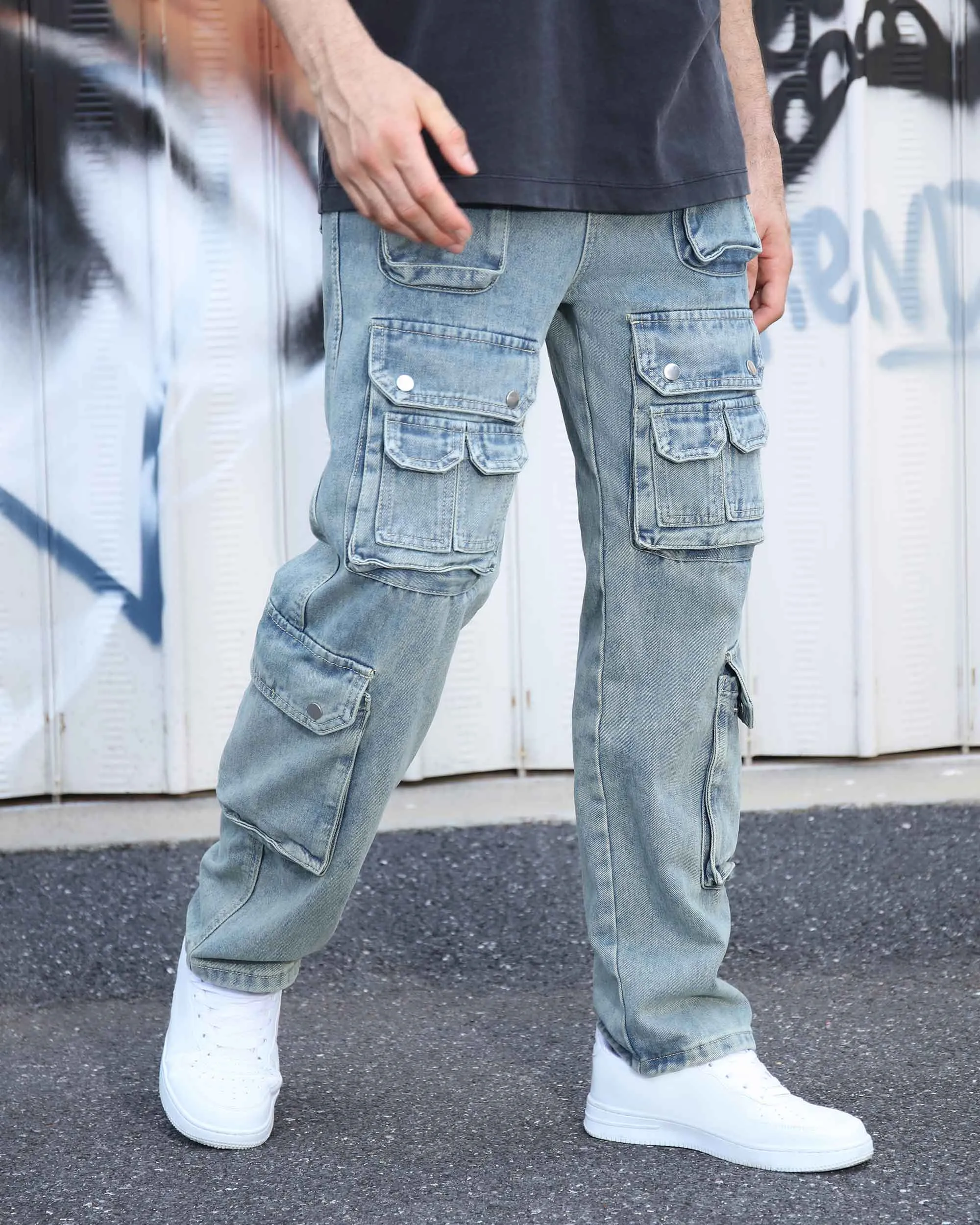 Distressed Craftsmanship in Blue Baggy Jeans with Multiple Pockets