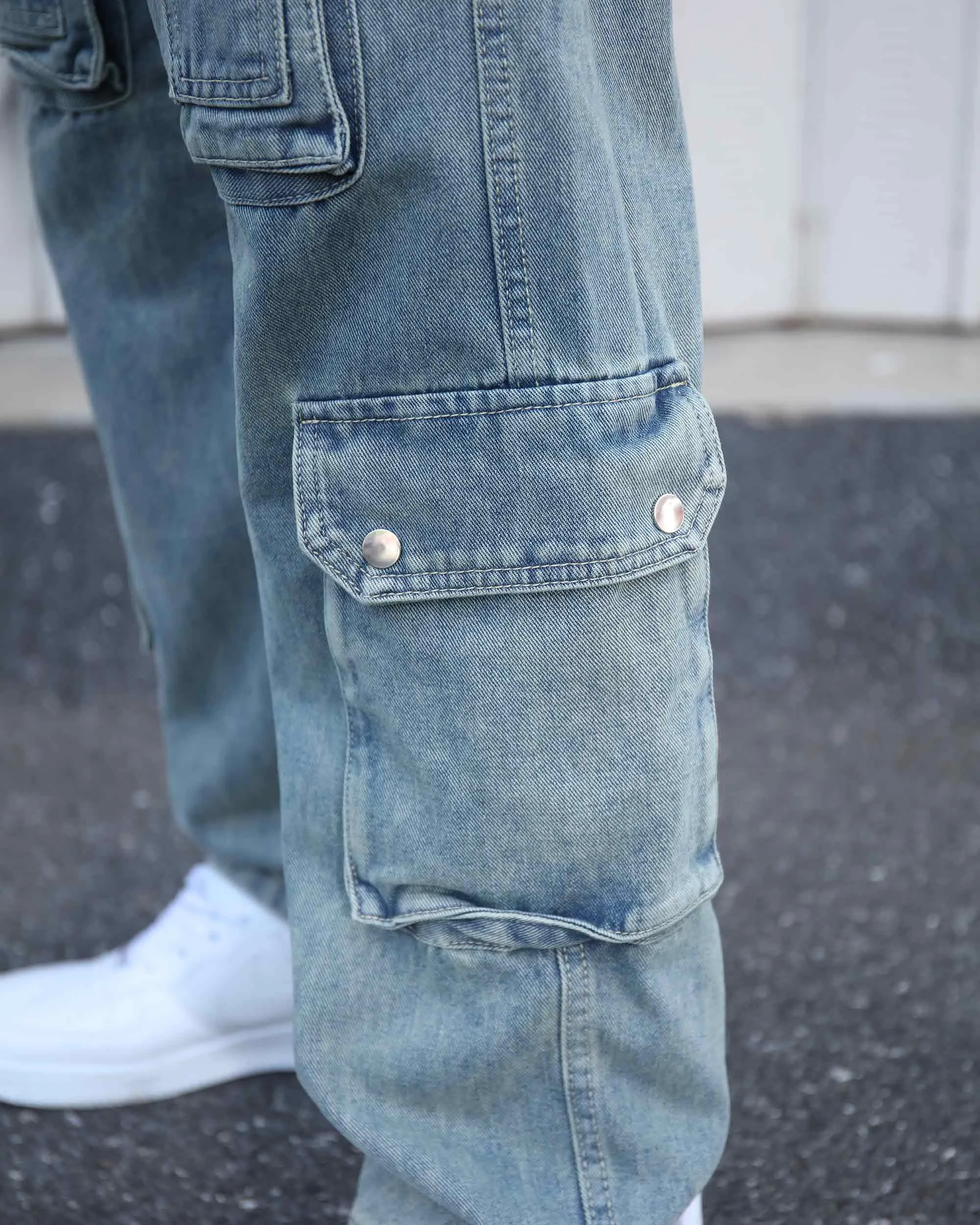 Distressed Craftsmanship in Blue Baggy Jeans with Multiple Pockets