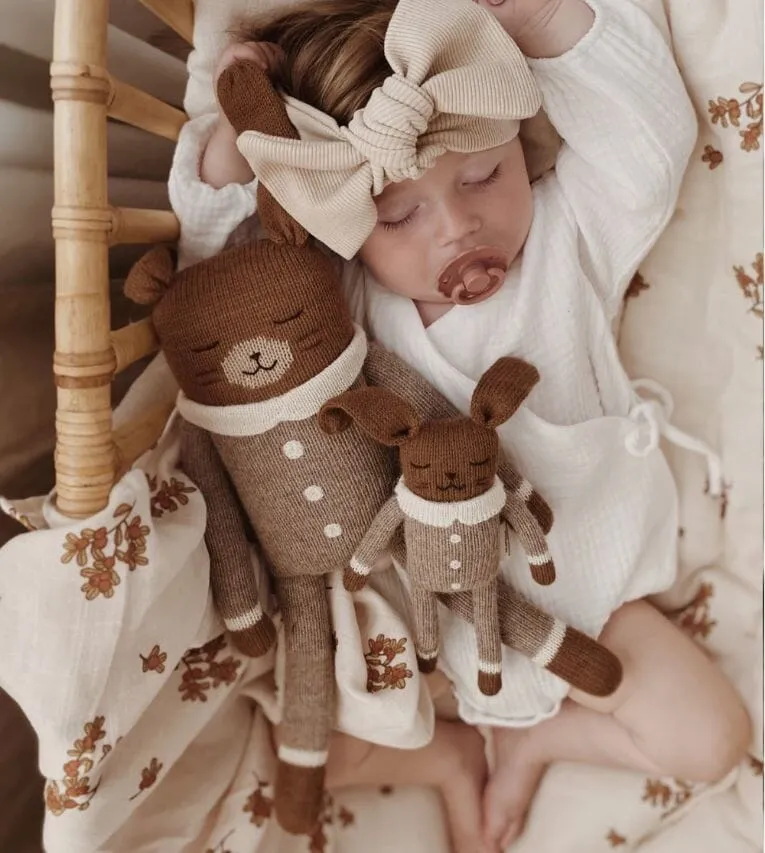 Knuffel - Konijntje met Oat jumpsuit - Main Sauvage