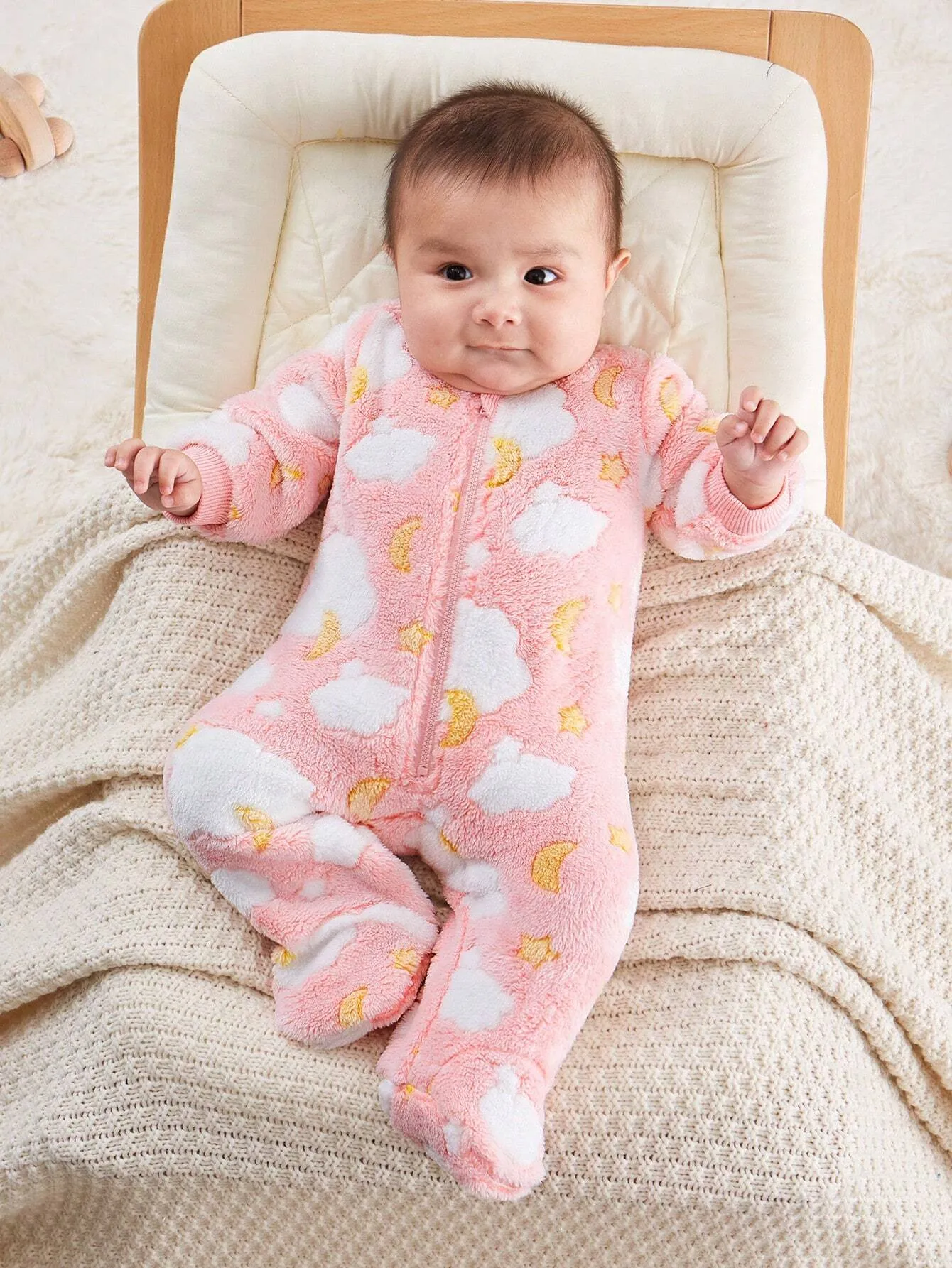 SHEIN Newborn Baby Girl Star Pattern Collarless Thermal Lined Medium-Thick Long-Sleeved Foot-Covered Jumpsuit