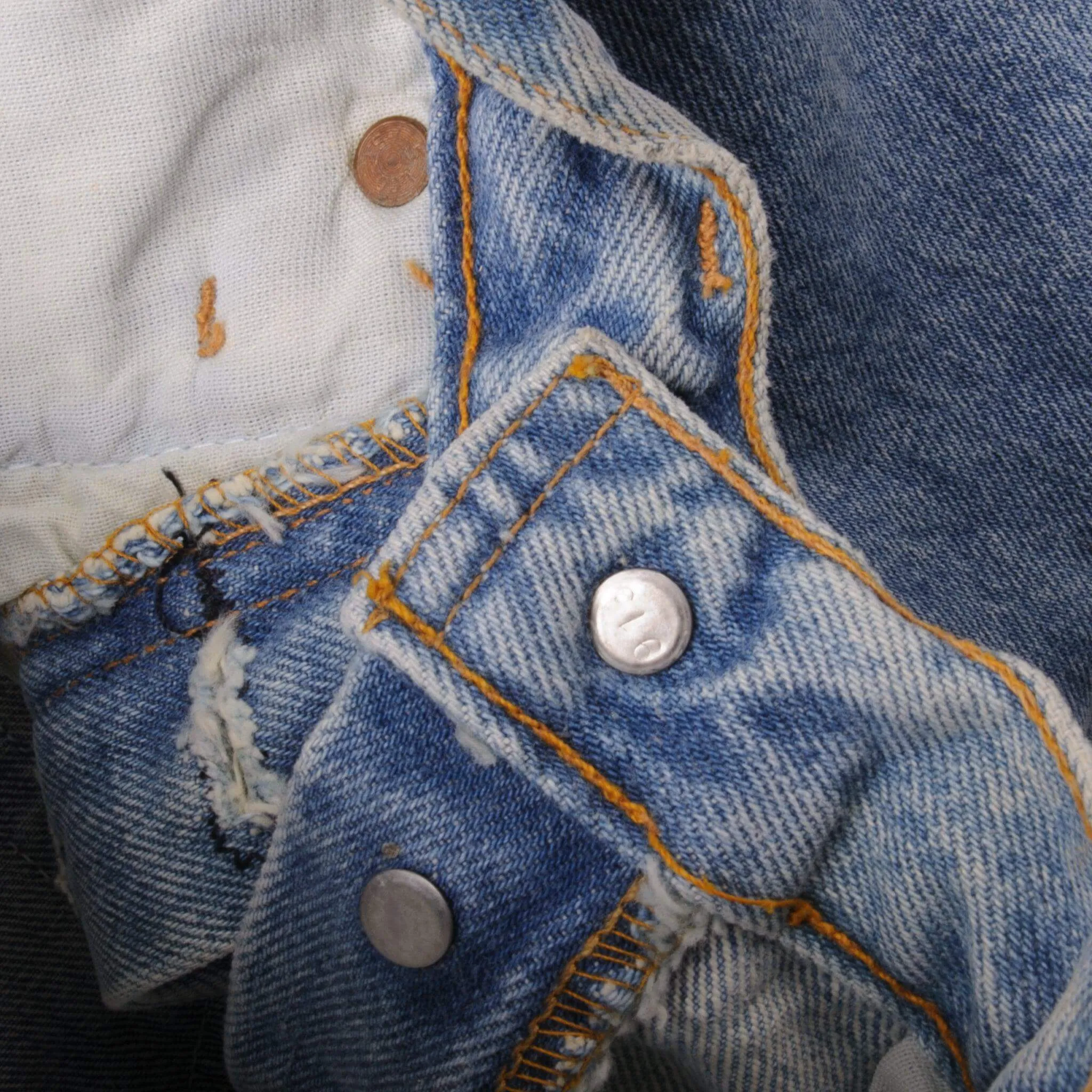 VINTAGE LEVIS 501 PRESHRUNK JEANS 1993 SIZE 31X32 W31 L32 MADE IN USA DEADSTOCK